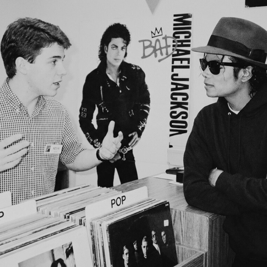 Record Store Clerk Told Customer “This MJ Album Is Overrated”—Customer WAS Michael Jackson D