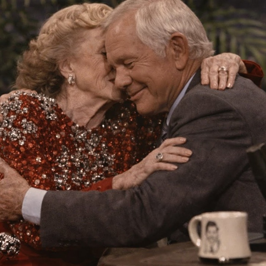 Johnny Carson Had Never Seen Anyone Do This on His Stage… What Bette Davis Said Next Silenced All D
