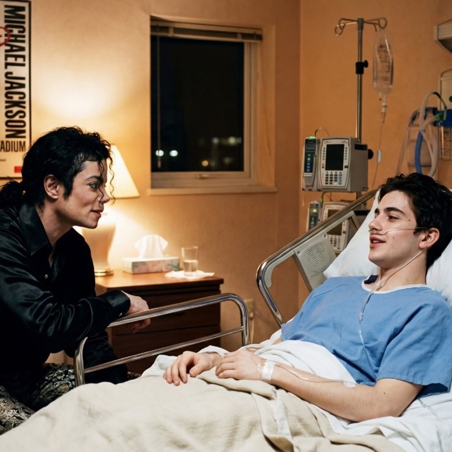Michael Jackson Said NO Three Times —Stayed In Dying Fan’s Hospital Room While 60,000 Waited Outside D