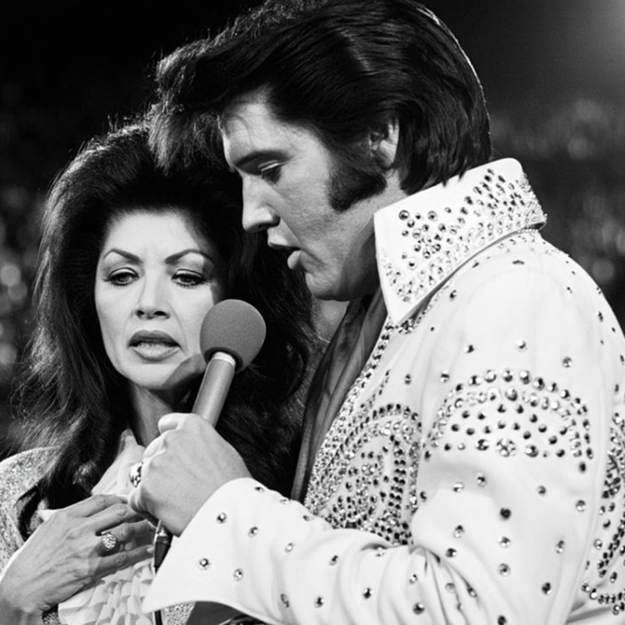Elvis STUNNED the audience when he dedicated his final encore to Priscilla D