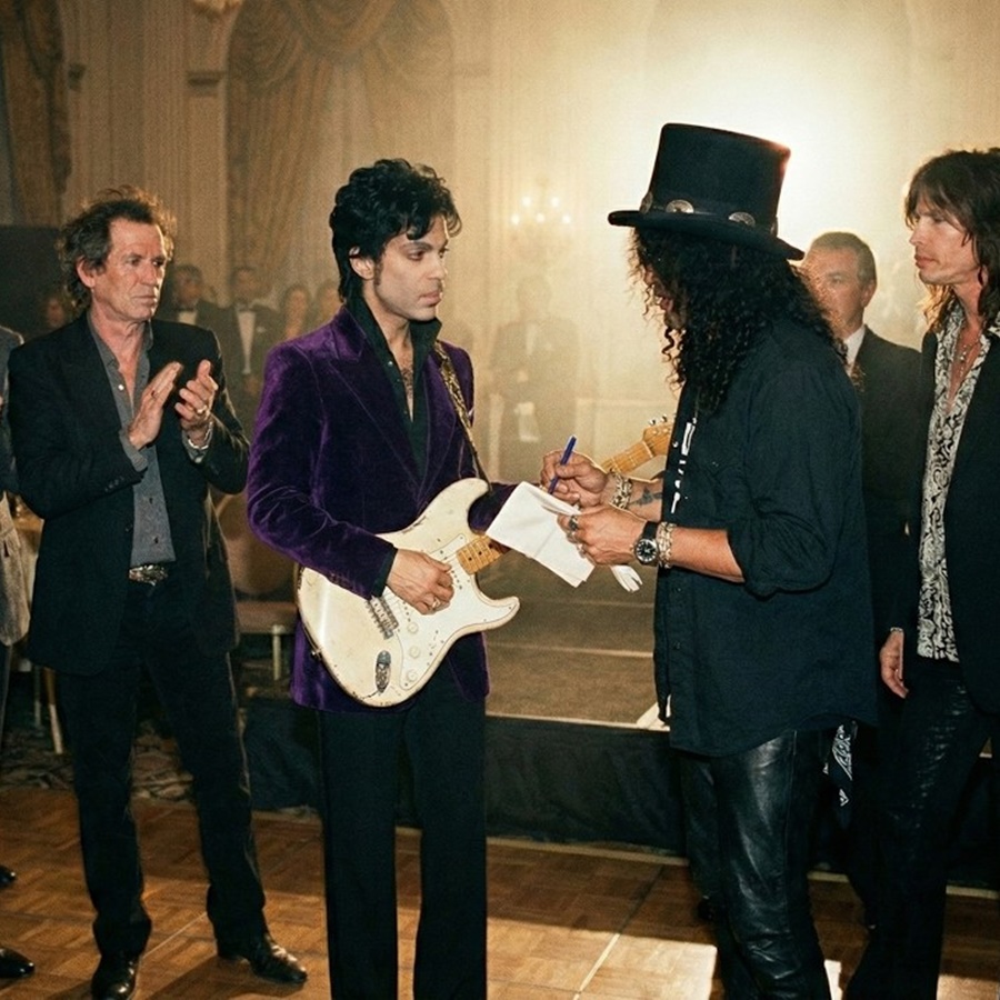 They Laughed When Prince Picked Up Hendrix’s Guitar — 3 Minutes Later Slash Was ASKING for d