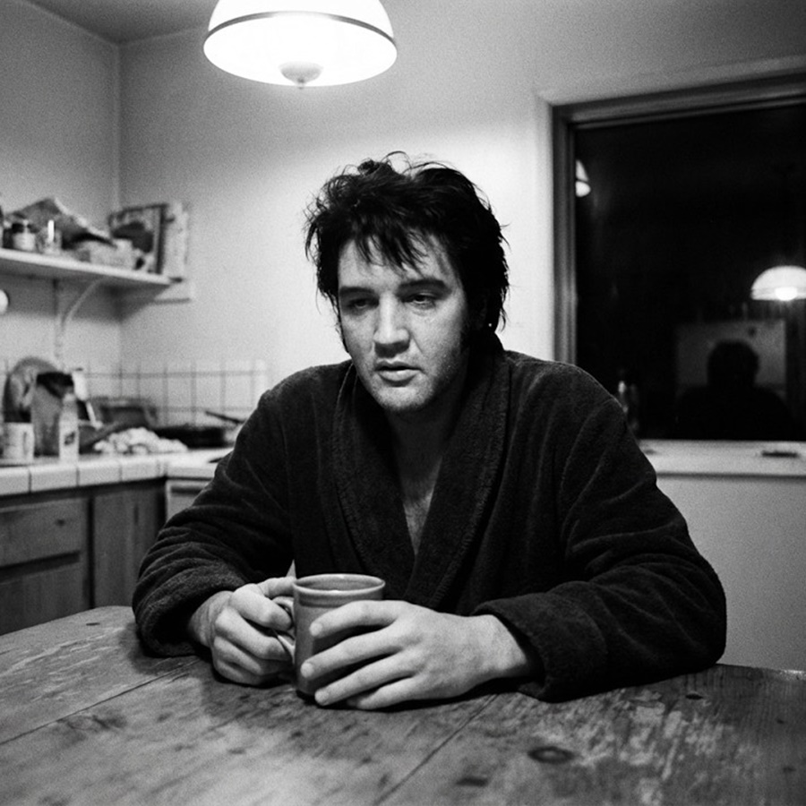 At 3AM, Elvis Presley Wasn’t a King… Just a Lonely Man D