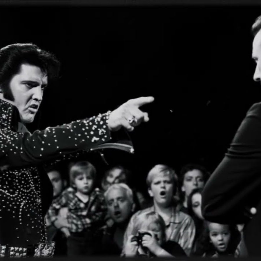 Elvis CONFRONTED Colonel Parker live on stage — the tension was captured on camera