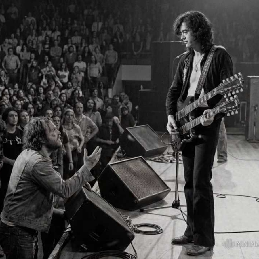 DRUNK heckler challenged Jimmy Page on stage — what Jimmy did STUNNED 15,000 people