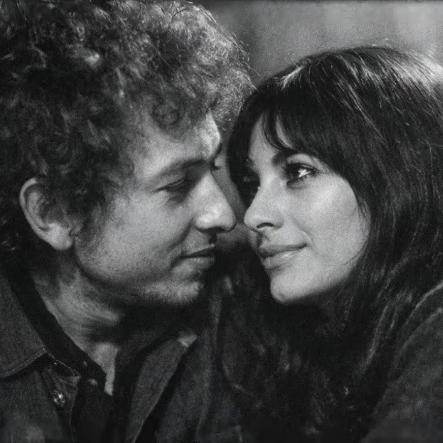 Sara Was The Only Woman Who Made Bob Dylan Stay. Then He Destroyed Everything