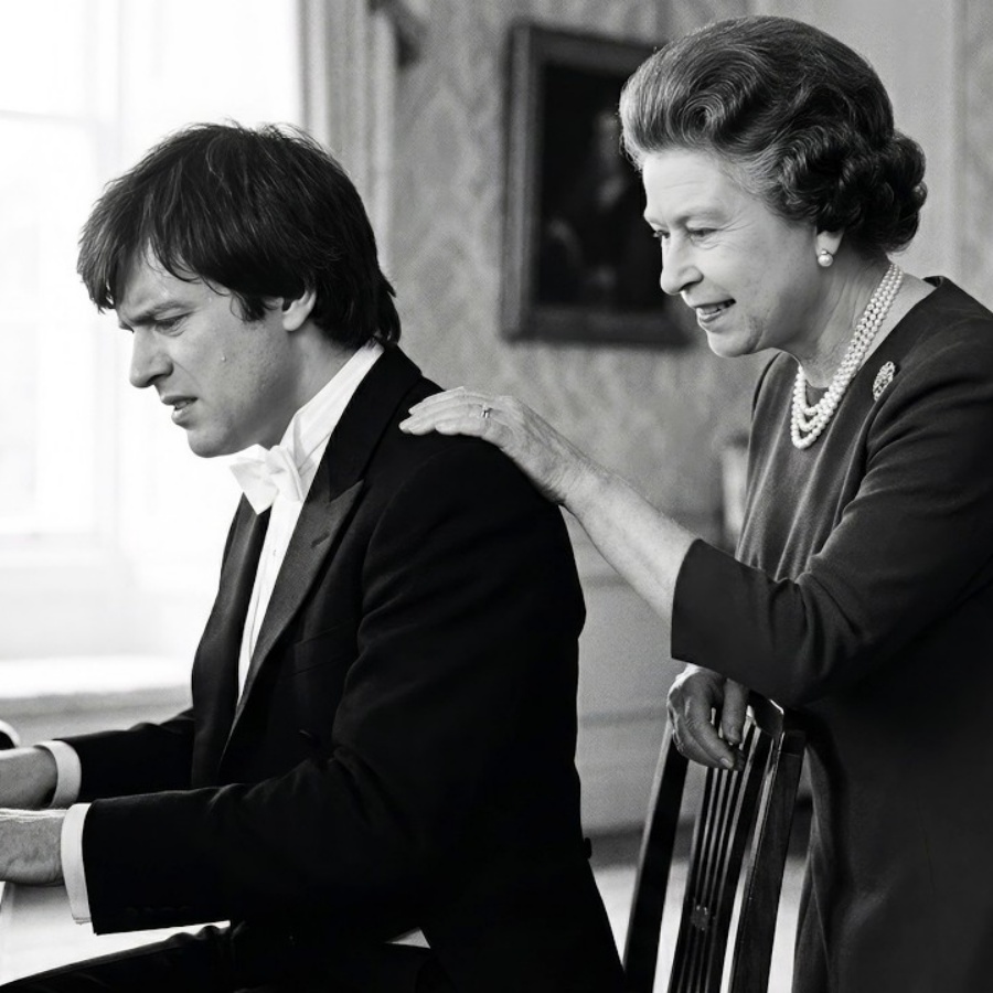 Famous Pianist’s Hands Failed in Front of Queen Elizabeth II – What She Whispered Changed Everything